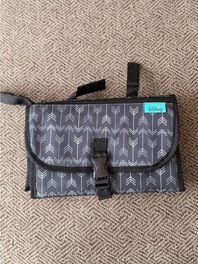 Black Arrow Print Portable Changing Pad